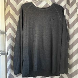 Men’s dark gray under armour shirt